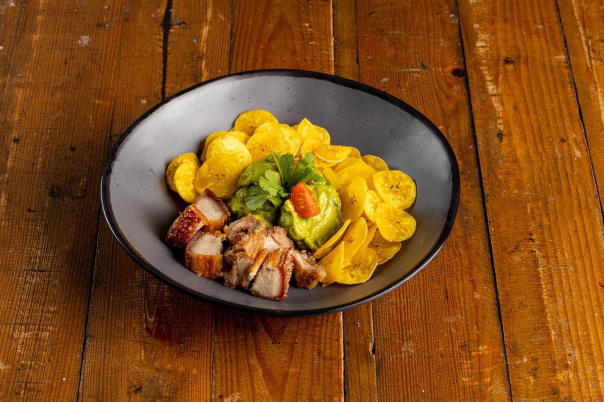 Guacamole con chicharron