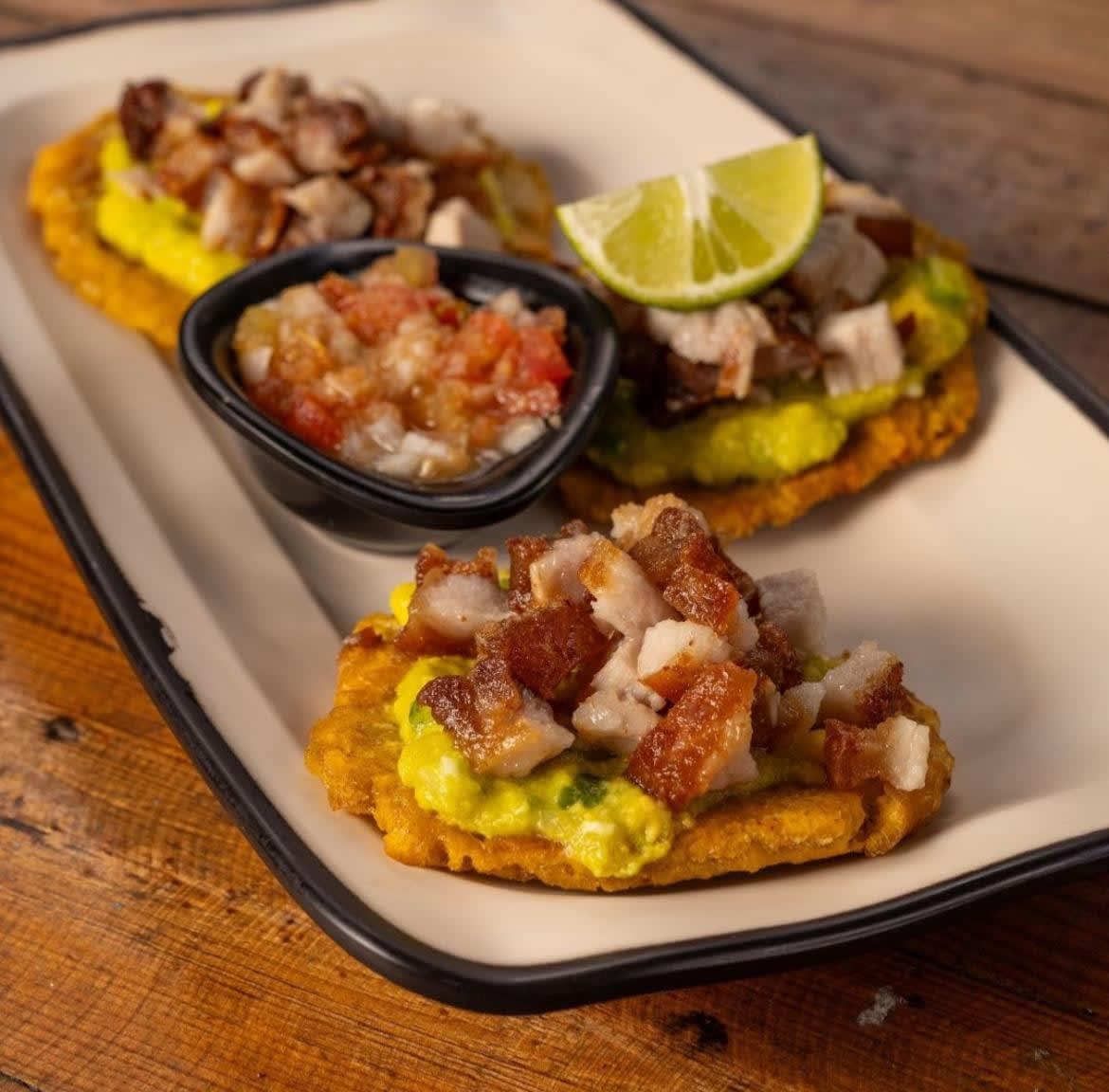 Patacones con chicharron (3)